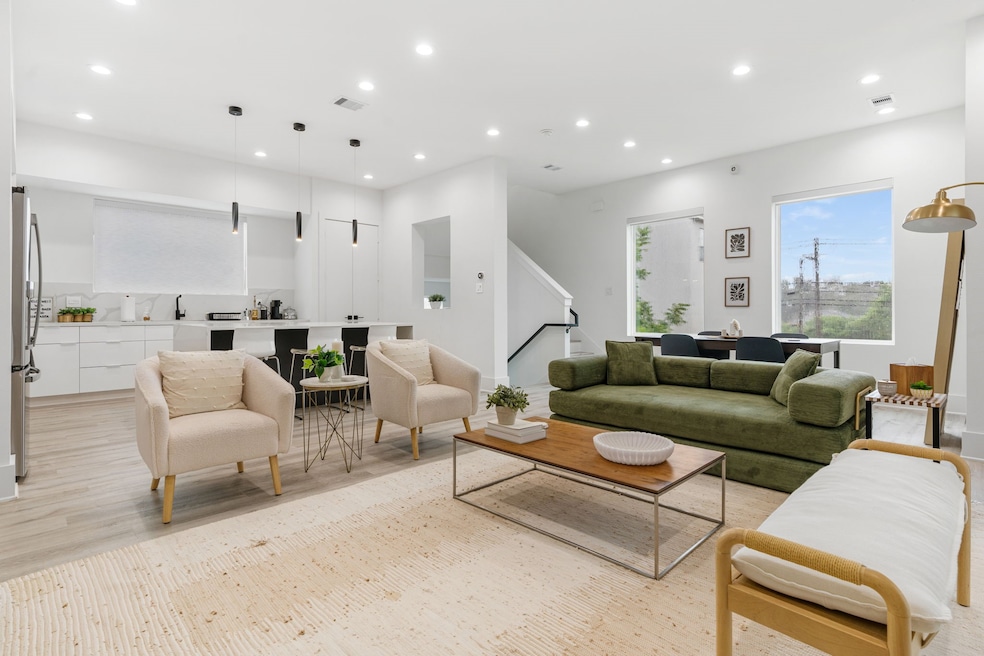 3410 Baer St unit A, Houston, TX 77020 - photo 1