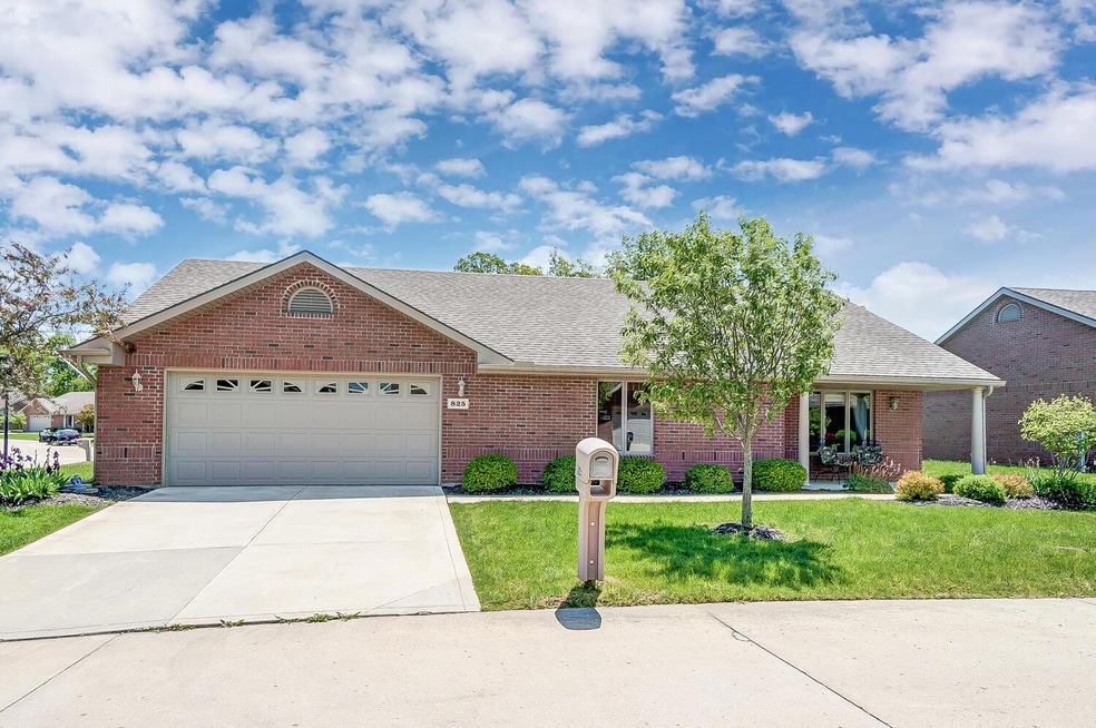 825 Hickory Hill Dr, Marysville, OH 43040 - photo 1