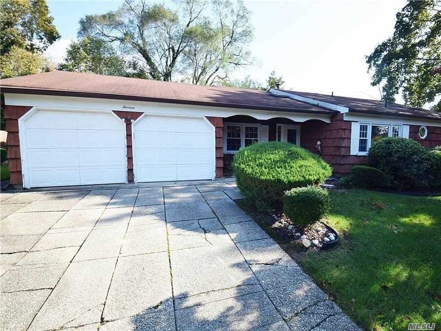 13 Sagamore Ln, Dix Hills, NY 11746 - photo 1