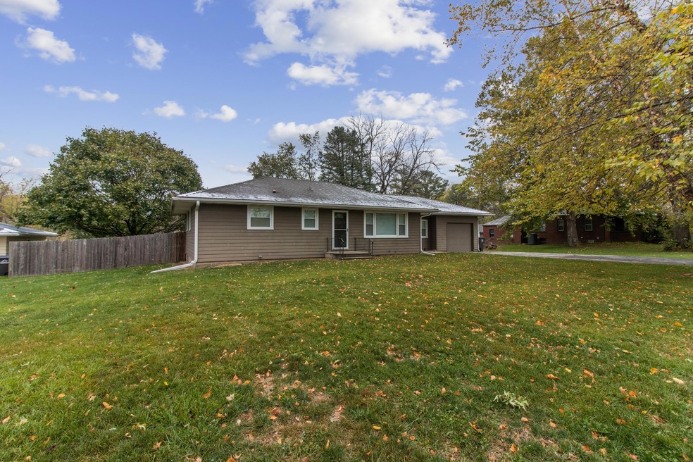 2811 Stanton Ave, Des Moines, IA 50321 - photo 1