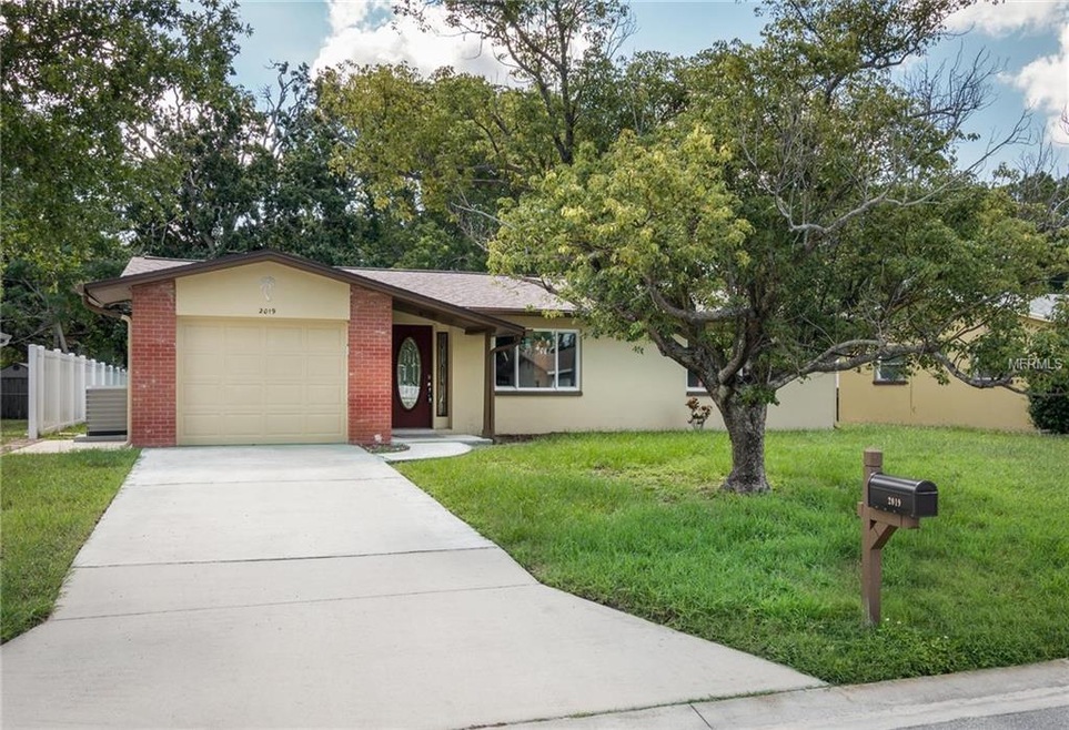 2019 Jefferson.  Brand new roof, newer impact rate