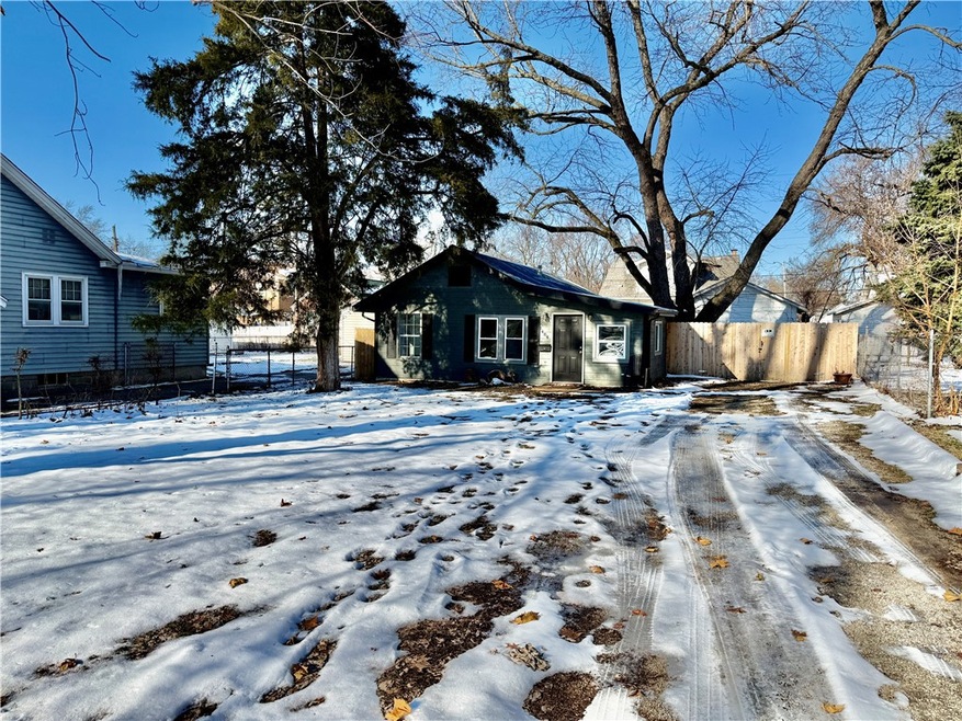 1484 E Clay St, Decatur, IL 62521 - photo 1