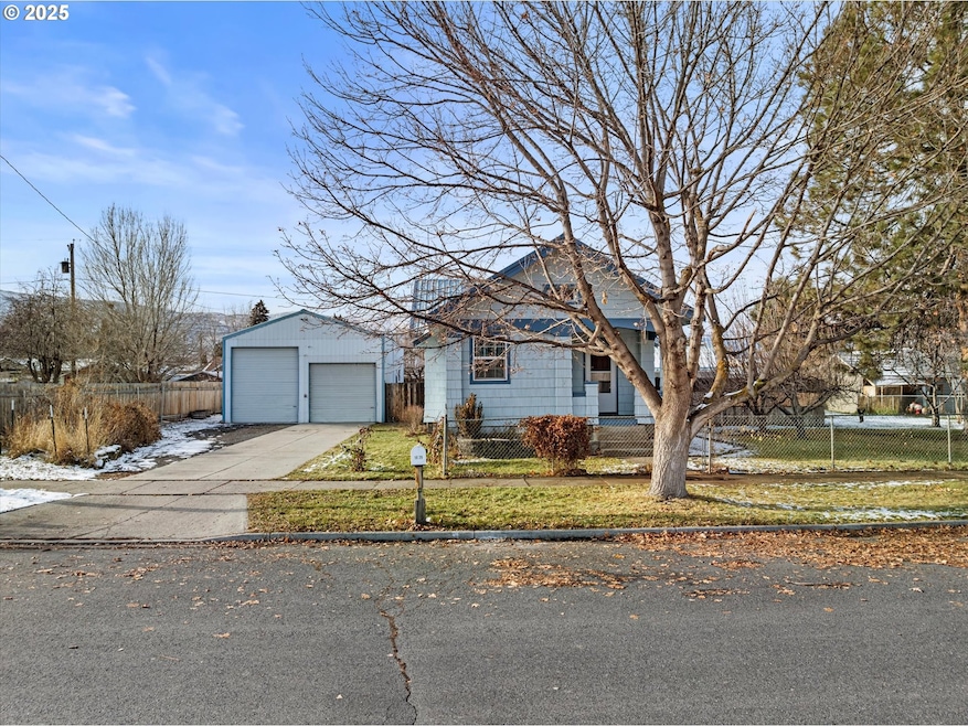 1029 Walnut St, Baker City, OR 97814 - photo 1