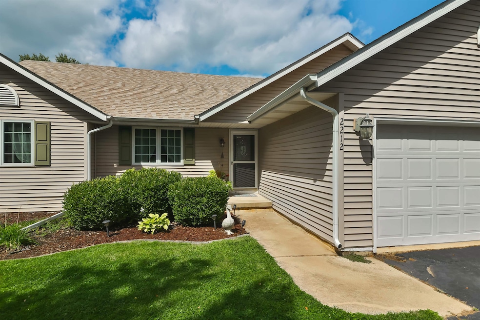 2212 Candlewick Dr SE, Poplar Grove, IL 61065 - photo 1