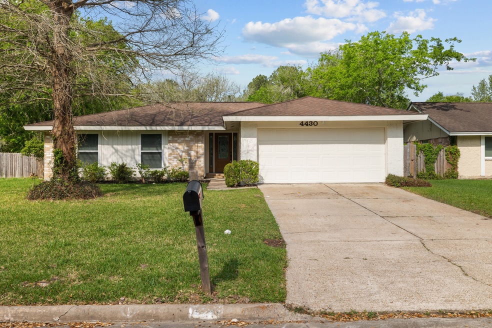 4430 Saffron Ln, Friendswood, TX 77546 - photo 1