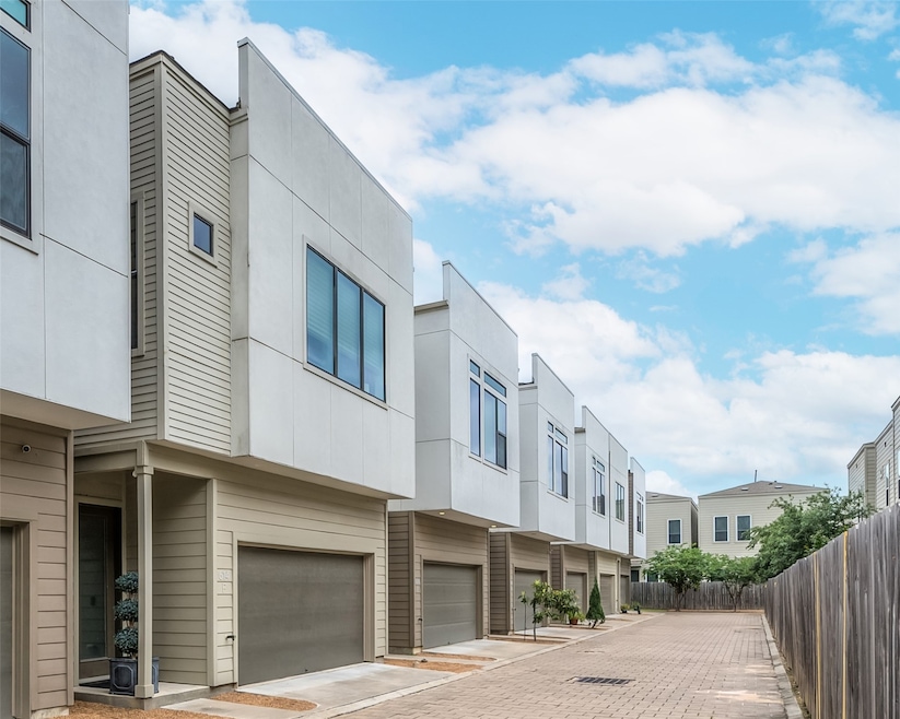 614 Thornton Rd unit F, Houston, TX 77018 - photo 1