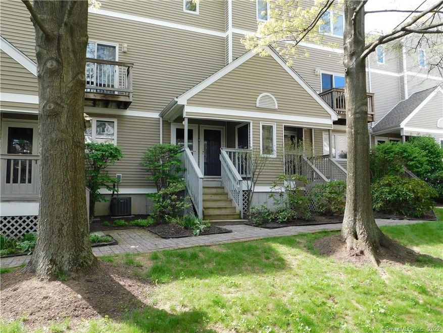 4 Glenrock unit 4, Norwalk, CT 06850 - photo 1