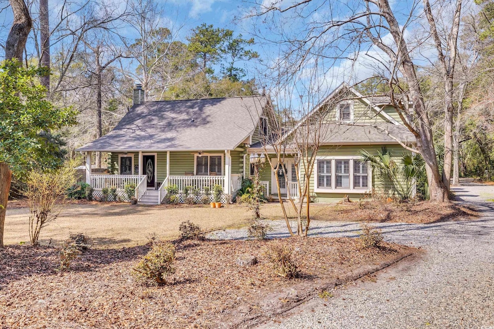 View of front facade with covered porch, driveway,