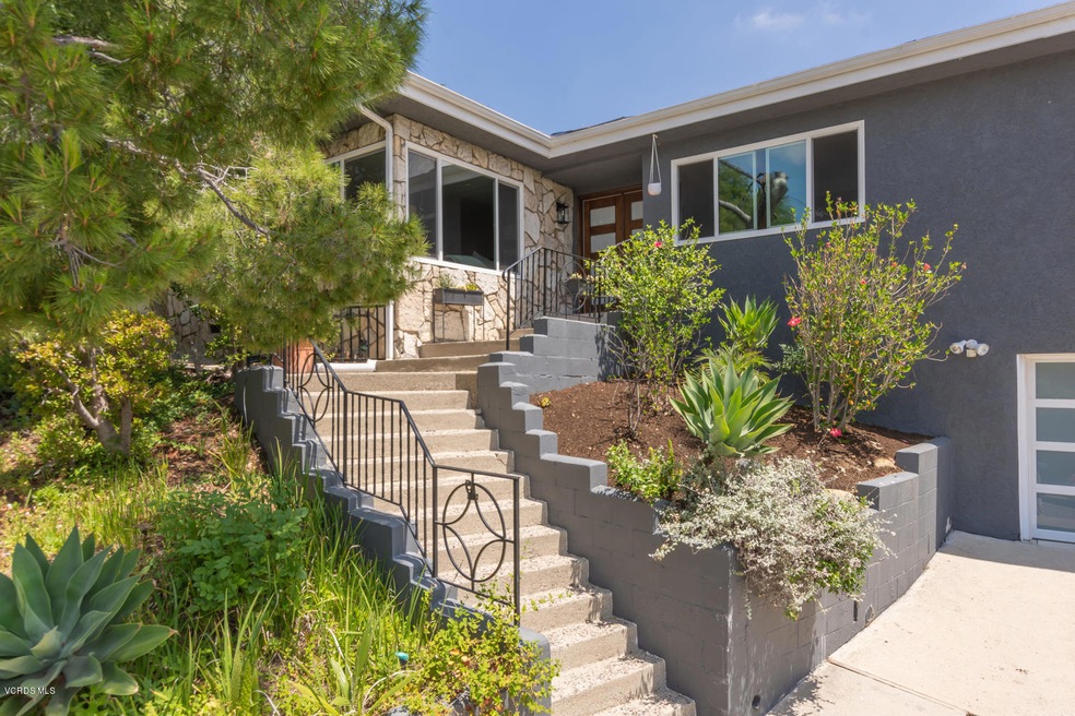 4911 Medina Rd, Woodland Hills, CA 91364 - photo 1