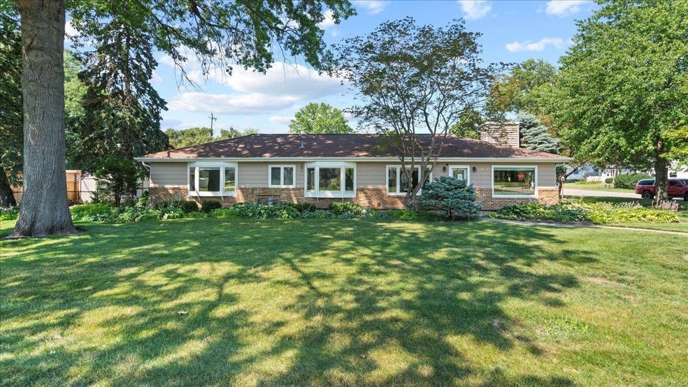 1310 Lilac Ln, Cedar Falls, IA 50613 - photo 1