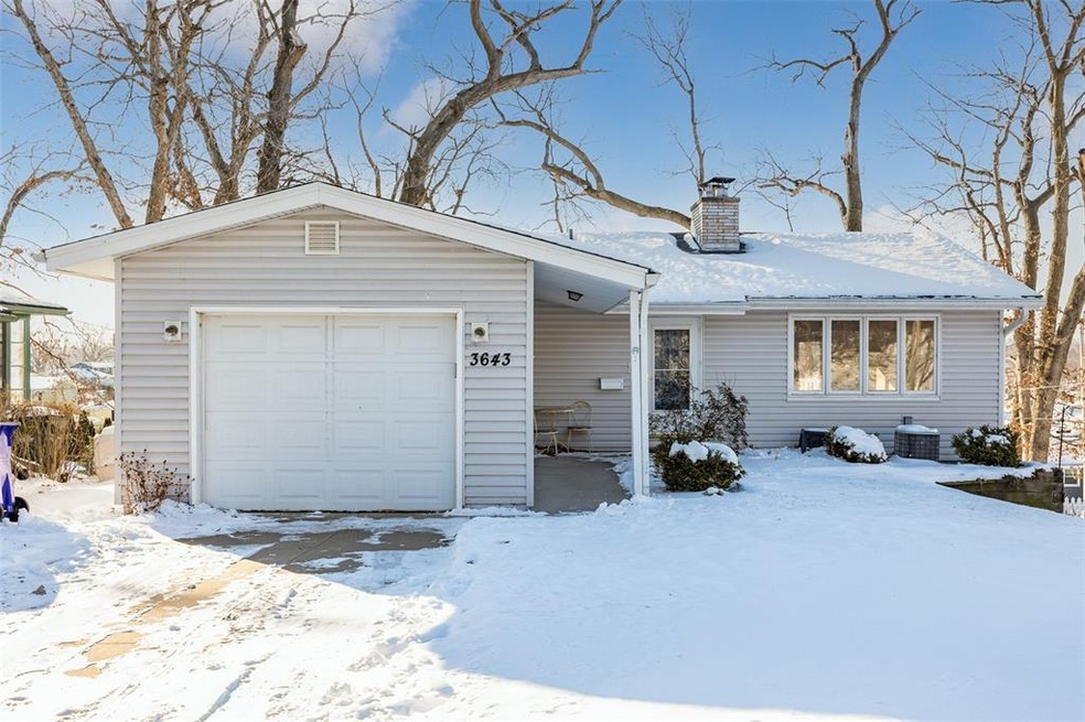 3643 White Oak Rd SE, Cedar Rapids, IA 52403 - photo 1