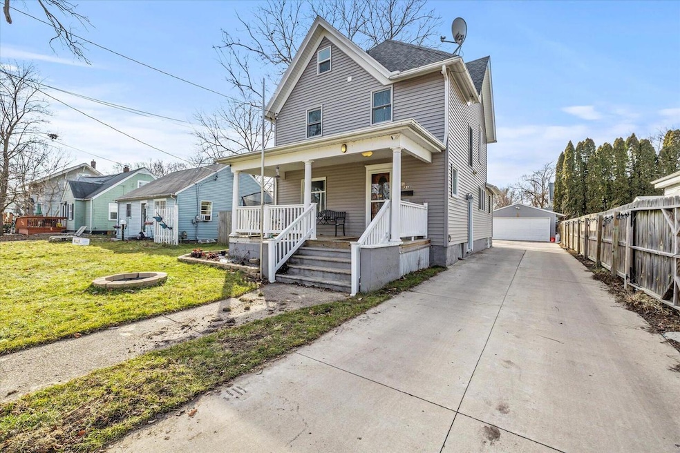 318 Moore St