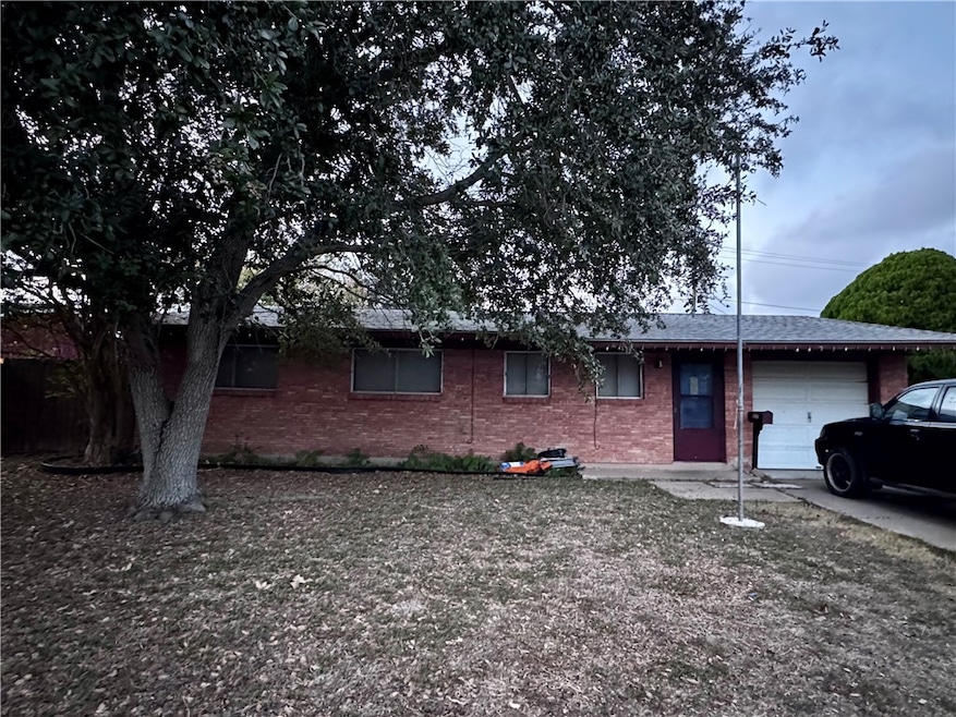 1337 Whitaker Dr, Corpus Christi, TX 78412 - photo 1