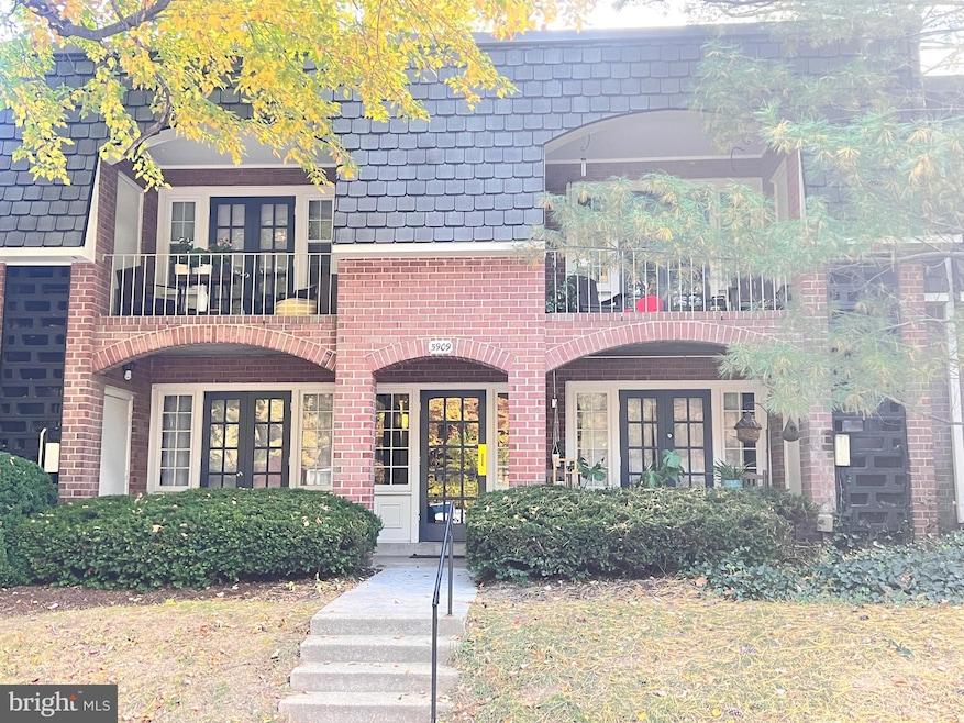 5909D Prince James Dr unit D, West Springfield, VA 22152 - photo 1