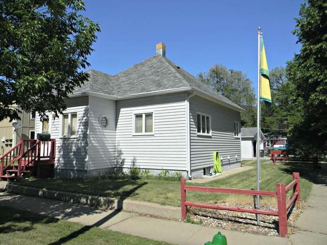 510 3rd Ave SE, Mandan, ND 58554 - photo 1