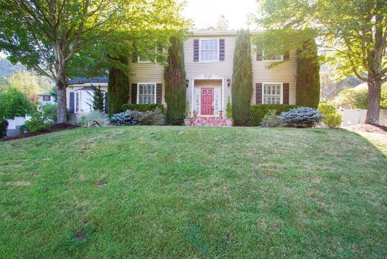 1719 NE Hillcrest Ln, Grants Pass, OR 97526 - photo 1