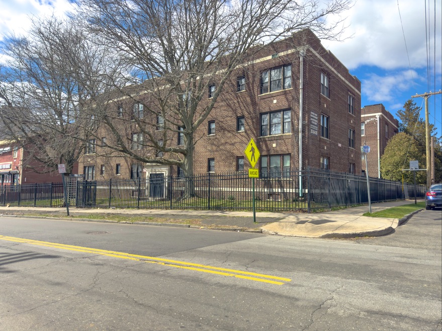 175 Washington Ave unit B-33, Bridgeport, CT 06604 - photo 1