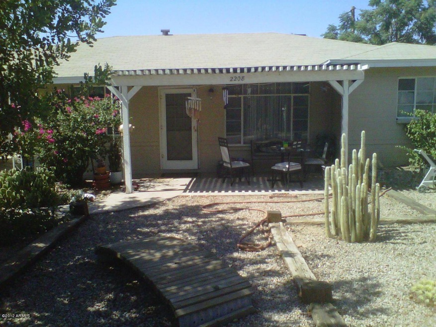 2208 W Nicolet