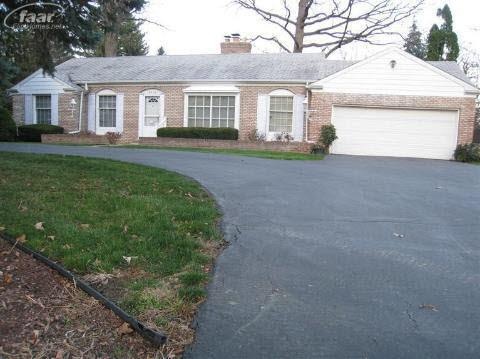 5432 S Dyewood Dr, Flint, MI 48532 - photo 1