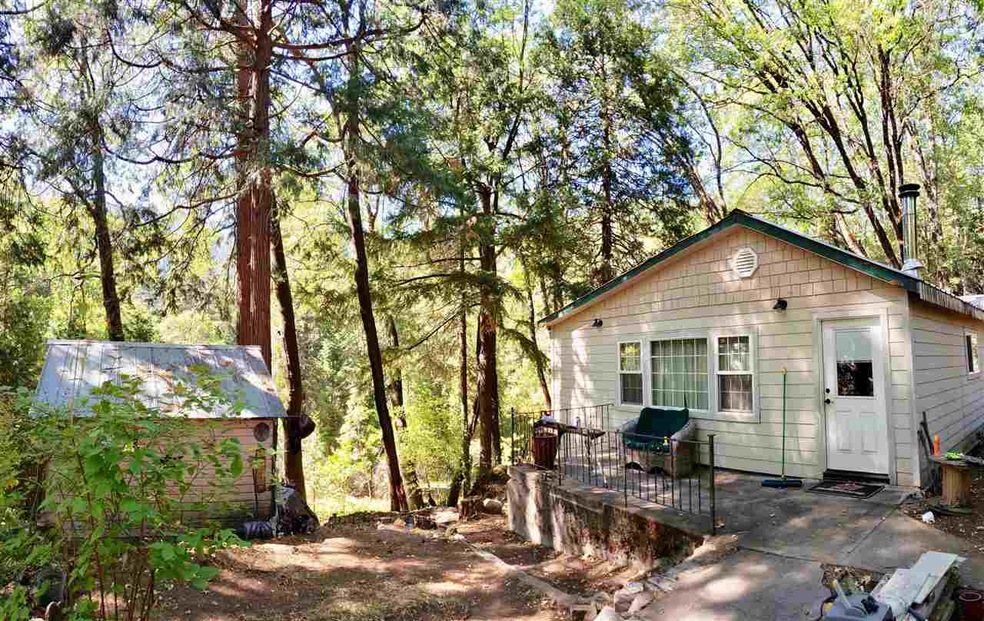 4313 Gray St, Dunsmuir, CA 96025 - photo 1