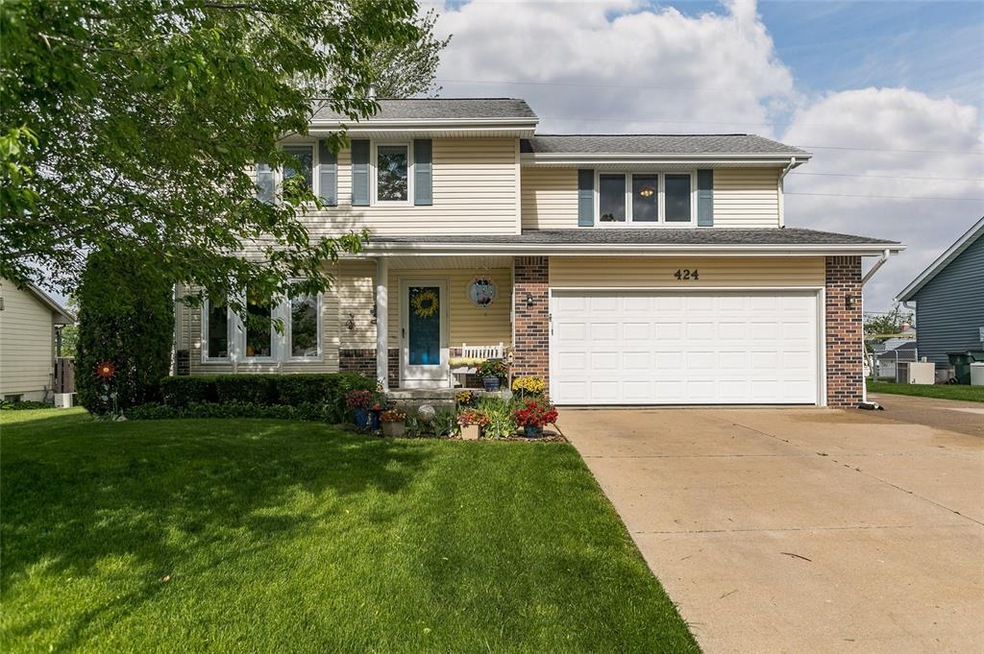 424 Zelda Dr NW, Cedar Rapids, IA 52405 - photo 1