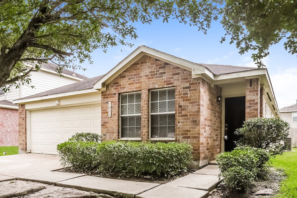 8822 Clearbourne Ln, Houston, TX 77075 - photo 1