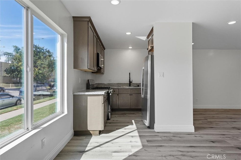 19237 Bryant St unit 8, Northridge, CA 91324 - photo 1