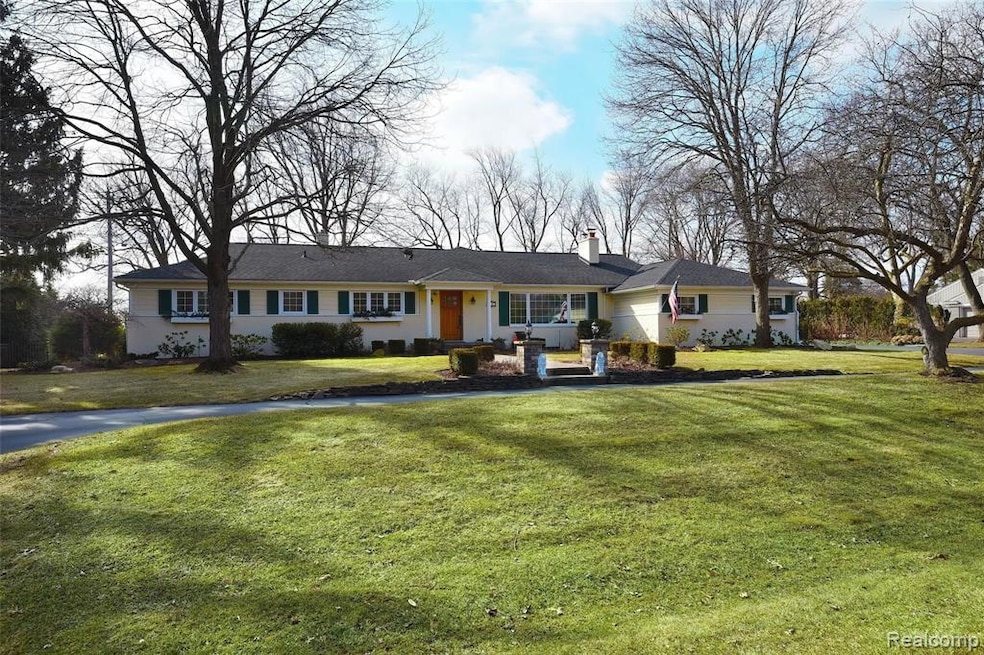 3847 Miller Way S, Bloomfield Hills, MI 48301 - photo 1