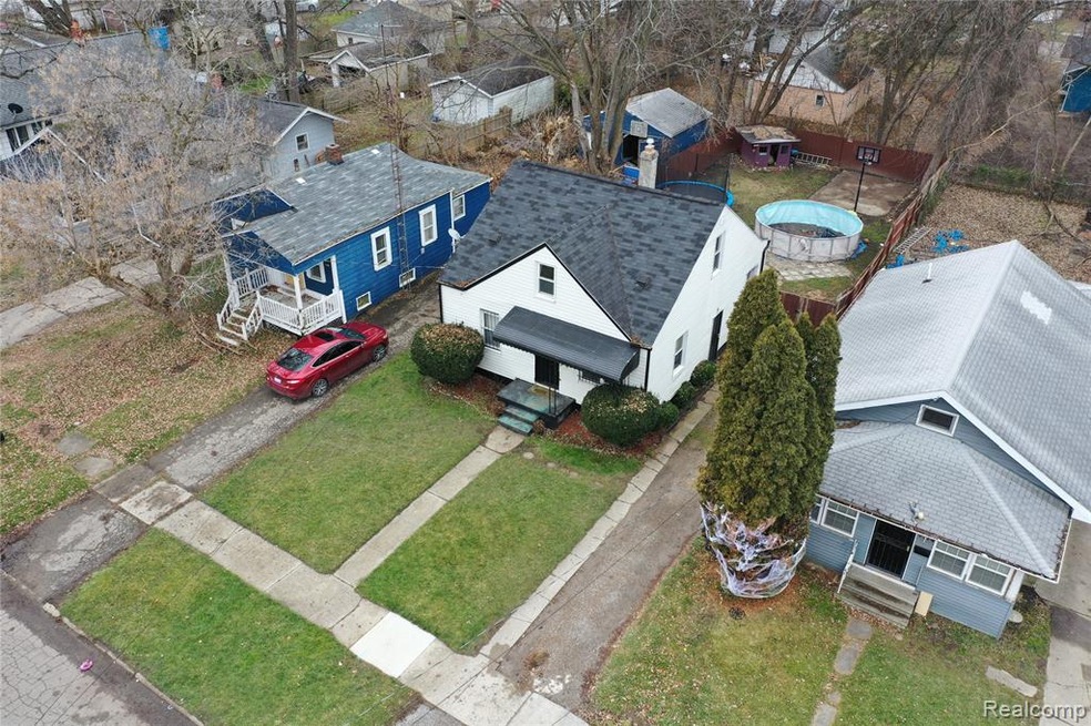 1120 Hughes Ave, Flint, MI 48503 - photo 1
