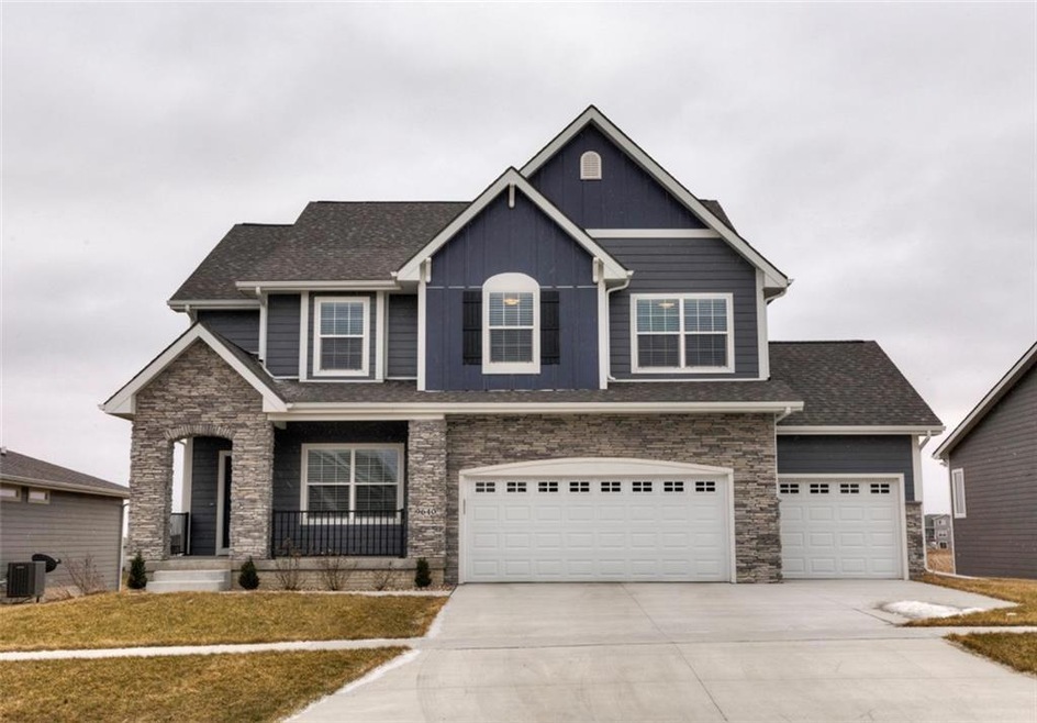 9640 Marnewood Dr, Johnston, IA 50131 - photo 1