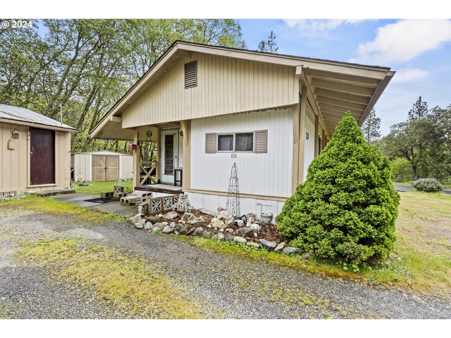 403 Azalea Dr, Grants Pass, OR 97526 - photo 1