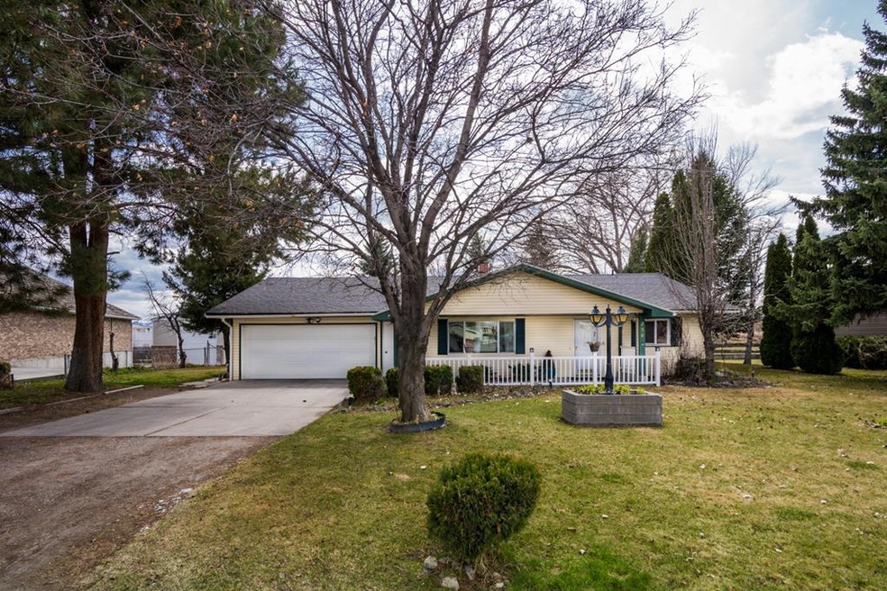 250 Bergeson Dr, Blackfoot, ID 83221 - photo 1