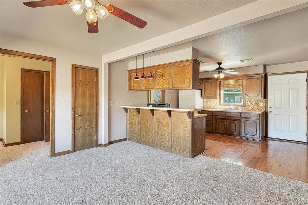 1106 N Indiana St, Weatherford, OK 73096 - photo 1