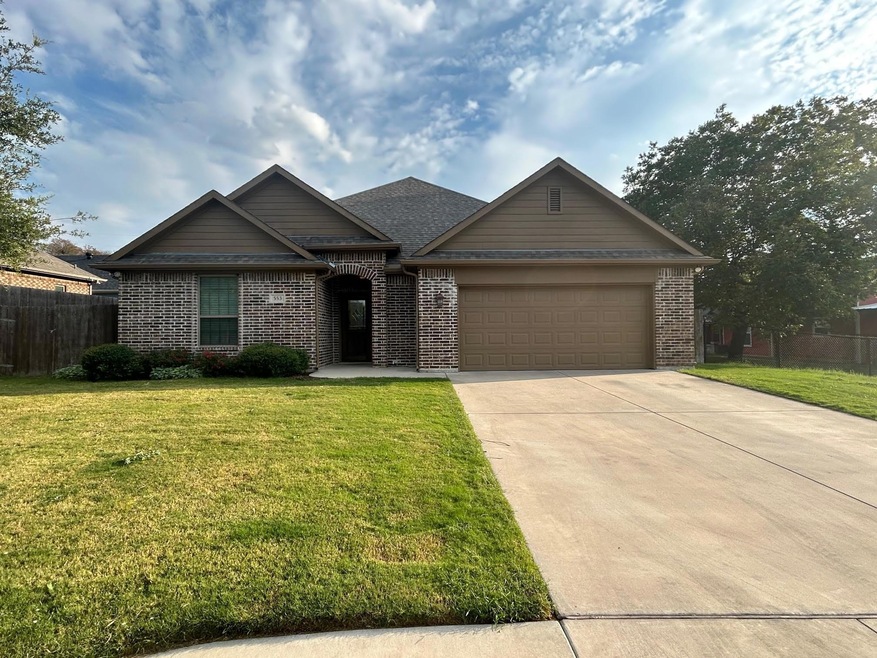 553 W Oak St, Decatur, TX 76234 - photo 1