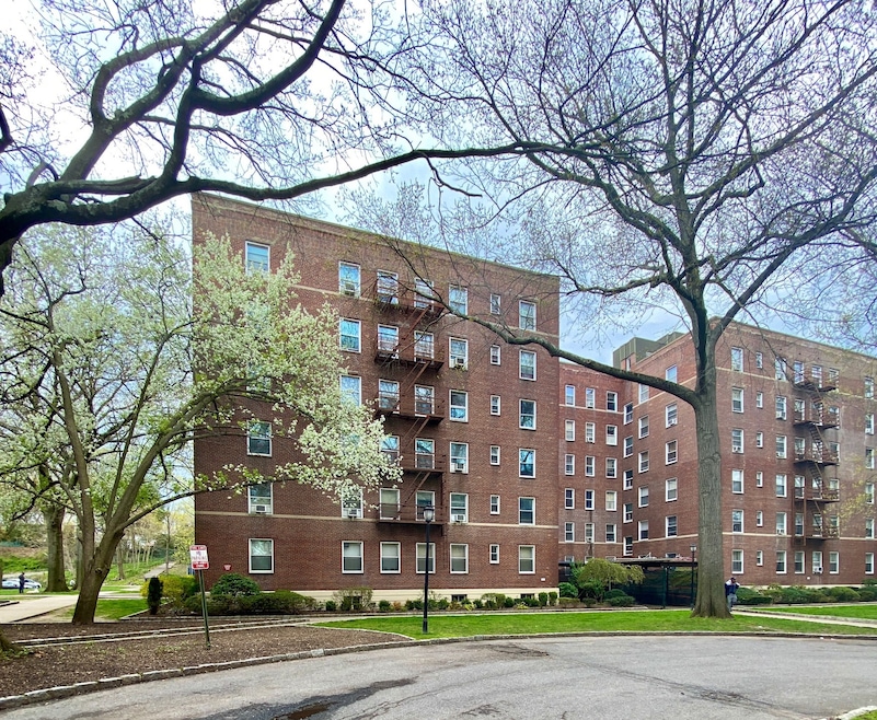 1 Larchmont Acres unit 716B, Larchmont, NY 10538 - photo 1