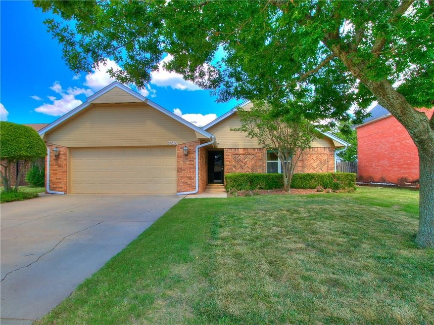 2316 Eastridge Cir, Moore, OK 73160 - photo 1
