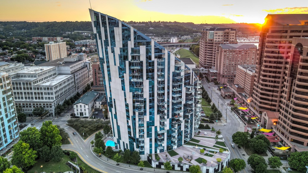 TheAscent-Unit1104-Comisar_012