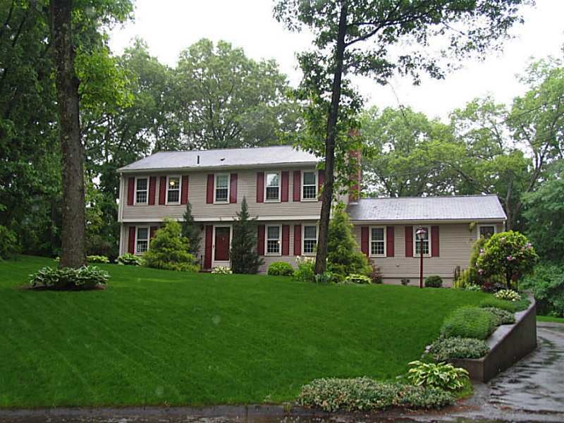 10 Lantern Ln, Cumberland, RI 02864 - photo 1