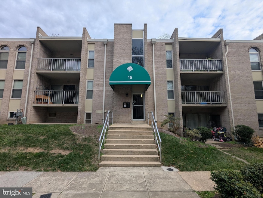 15 Canterbury Square unit 202, Alexandria, VA 22304 - photo 1