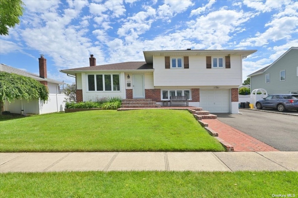 Sold $880,000 • Co-Listing Agent