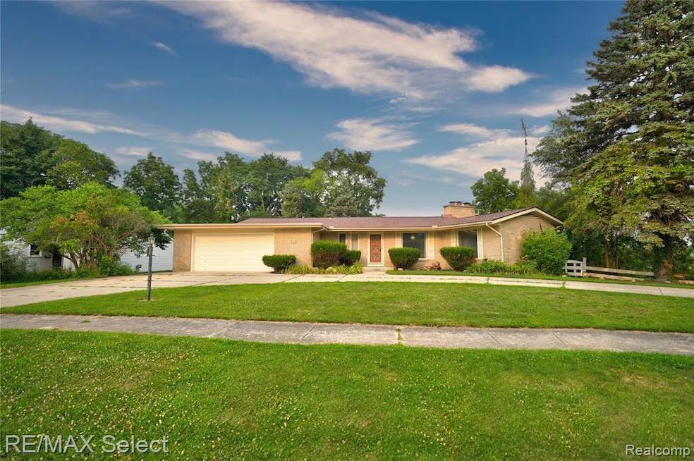 1919 Cambridge Ave, Flint, MI 48503 - photo 1