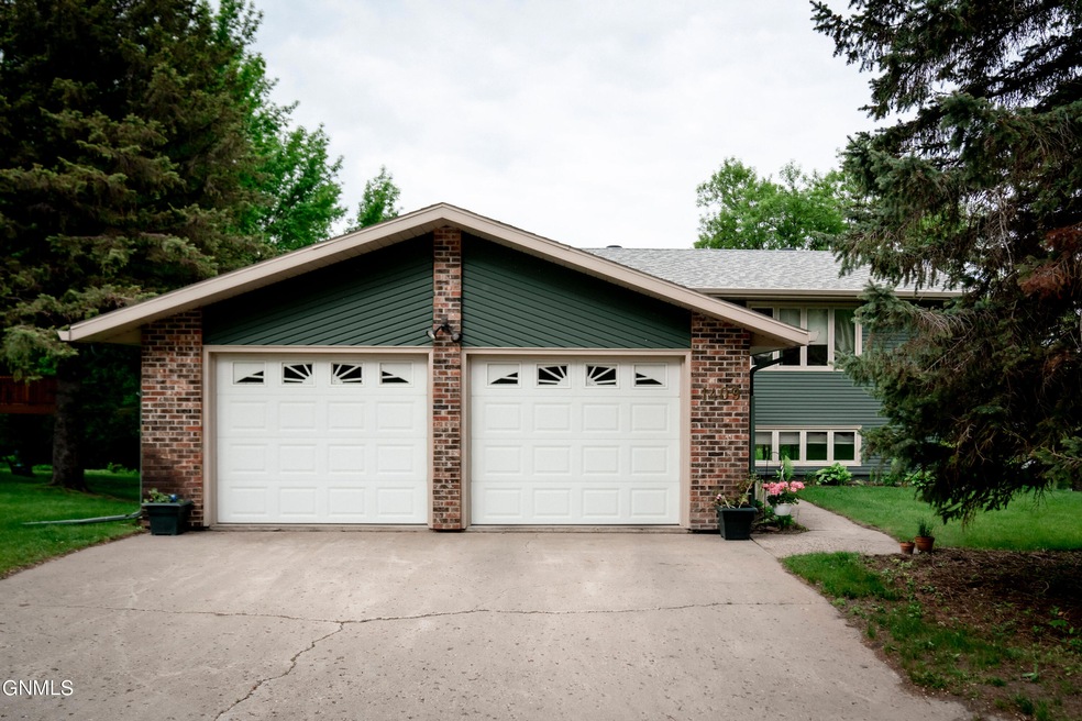 1409 2nd Ave NE, Jamestown, ND 58401 - photo 1