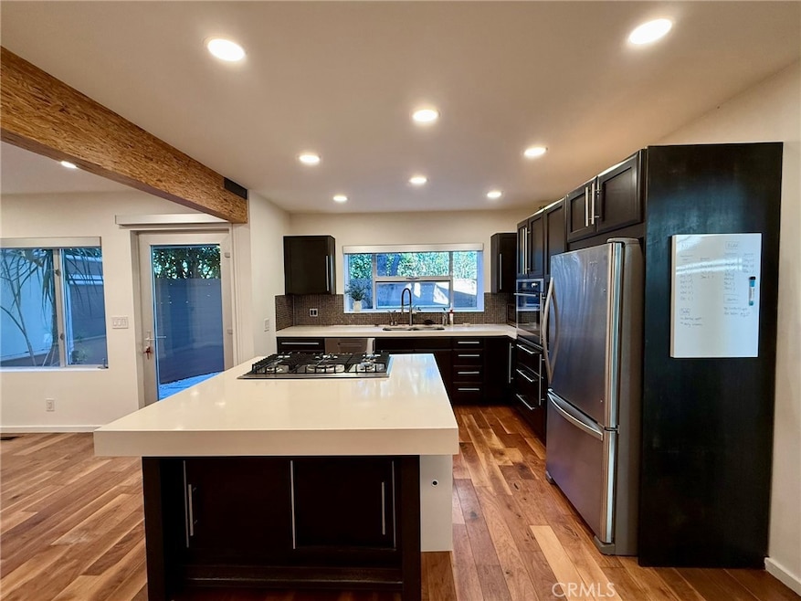 2302 Oakwood Ave, Venice, CA 90291 - photo 1