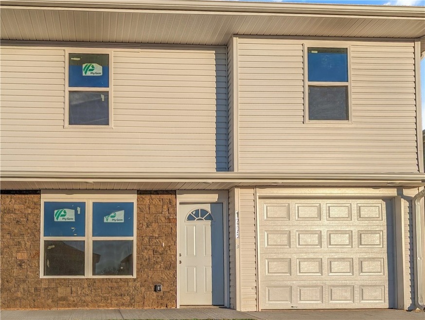 For Rent $1,300/month