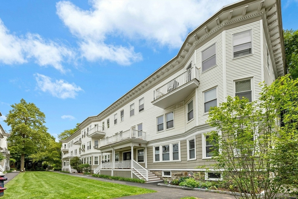 28 Stanton Rd unit 6, Brookline, MA 02445 - photo 1