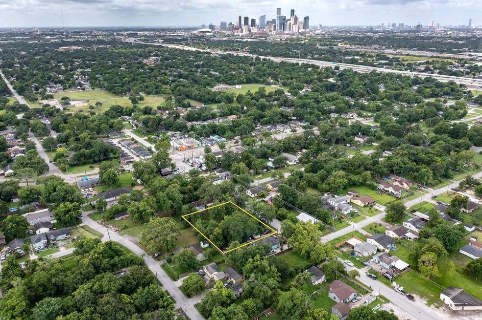 3814 Russell St, Houston, TX 77026 - photo 1