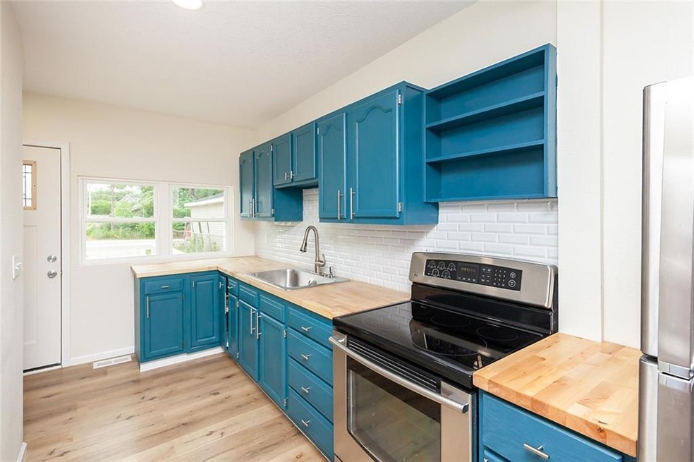 845 E 24th Ct, Des Moines, IA 50317 - photo 1