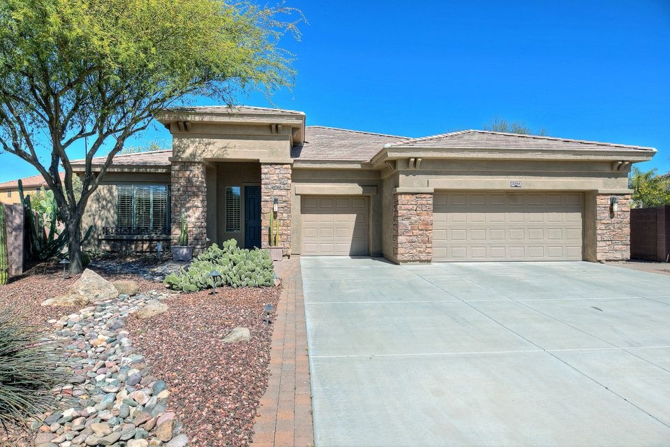 2246WBlaylockDr001