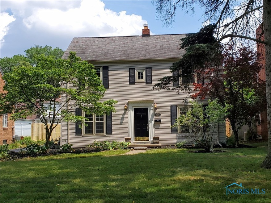 Vinyl siding, replacement windows, beautiful lands