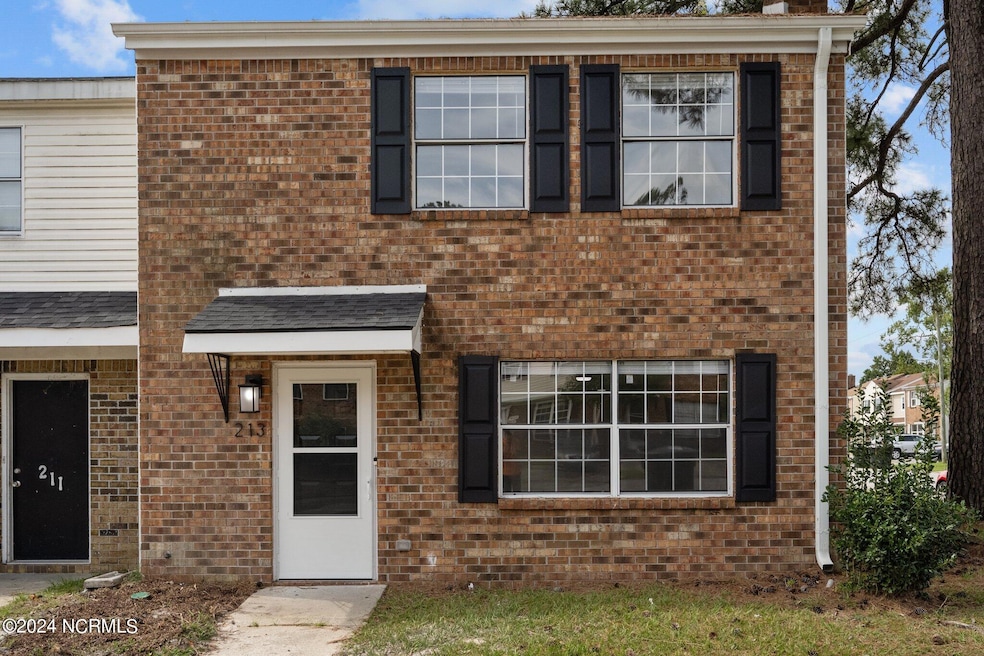 213 Myrtlewood Cir, Jacksonville, NC 28546 - photo 1